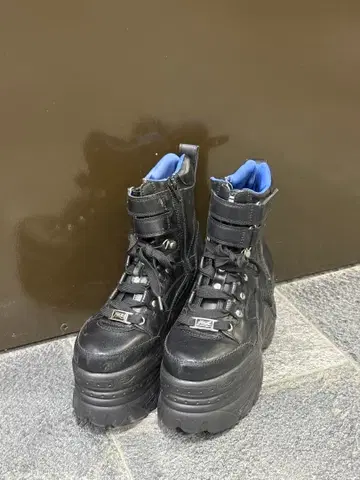 YOSUKE 직영 SHOP 한정판 아이템 통굽 스니커즈 (블랙)