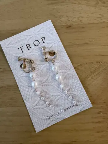 TROP 펄 장식 논홀 귀걸이