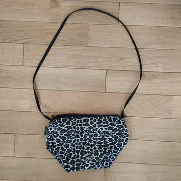 에르베샤 펠리에 레오파드 무늬 숄더백