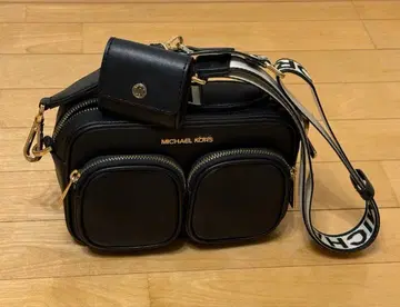 MICHAEL KORS 크로스바디 우즈 테크 어태치 미디엄