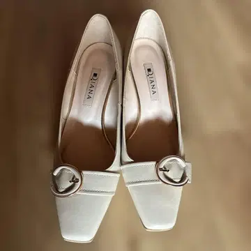 DIANA 아이보리 스퀘어토 하이힐 23.5cm