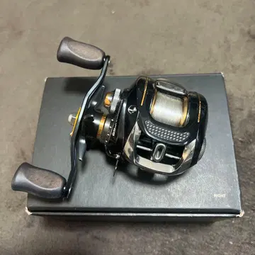 Megabass IP68 베이트릴 블랙/골드