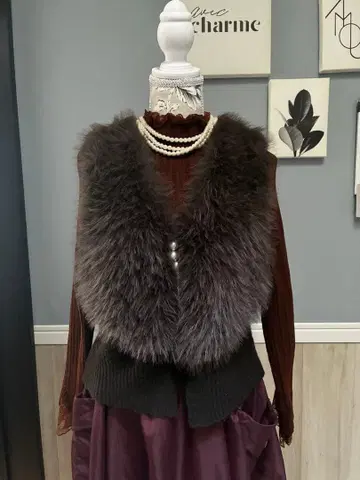 가레나 이번 시즌 펄 장식 퍼 베스트