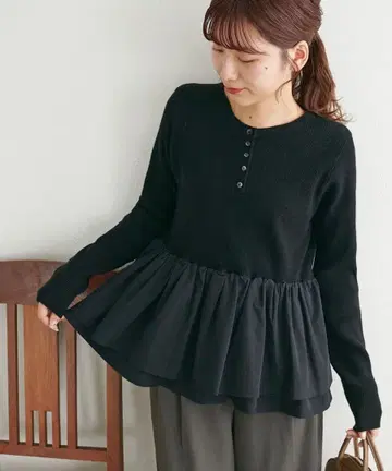 [ 새상품 ] 디스코트 그 외 소재 절개 페플럼 헨리 풀오버