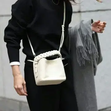 천연 가죽 2way 스퀘어 레더 스몰 뜨개질 핸들 백