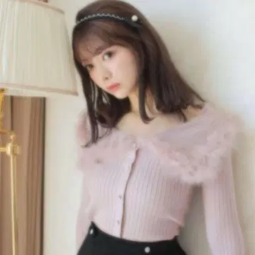 Mmeeme 엠미에메 엠메 오프숄더 페더 퍼 니트 핑크