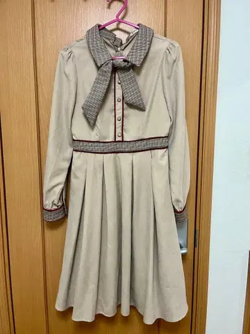 titty & Co. 리본 포함 긴팔 원피스