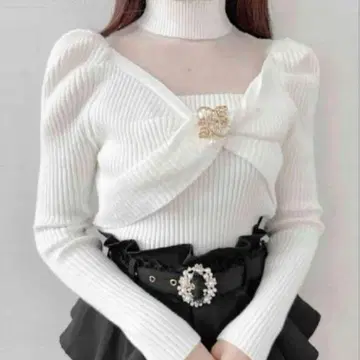 ROJITA 시어 데콜테 트위스트 리본 니트 화이트