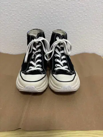 통굽 하이컷 스니커즈 블랙