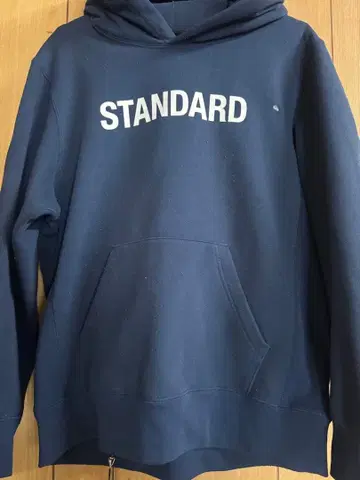 STANDARD 로고 네이비 후드티