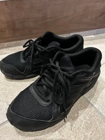 미즈노 블랙 메쉬 러닝화