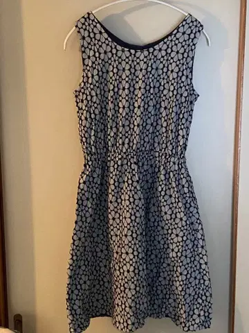 슬리브리스 무릎 기장 원피스 블루 네이비 패턴