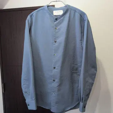 파란색 스탠드 칼라 셔츠