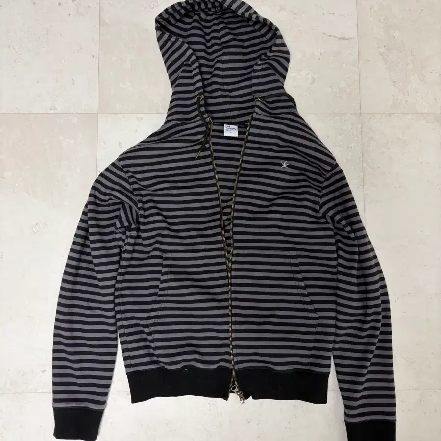 トップス THE COLDEST MOMENT stripe hooded zip-up The Coldest Moment Stripe Hooded Zip-up on Bunjang Global Site.