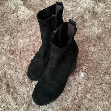 블랙 스웨이드 웨지힐 부츠