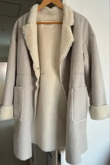 화이트 그레이 인조 모피 롱 코트