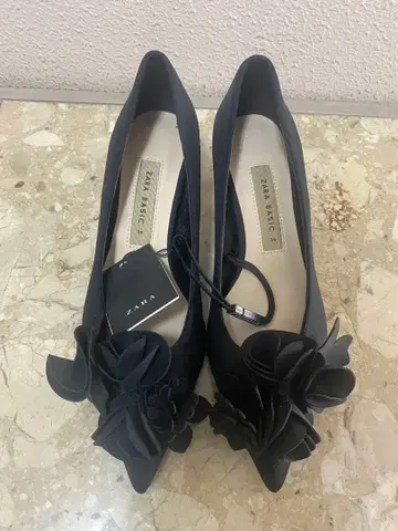 ZARA BASIC 블랙 하이힐