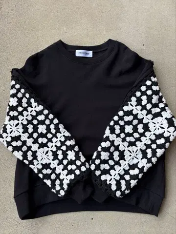 discovered crochet sweater BLK x WHT