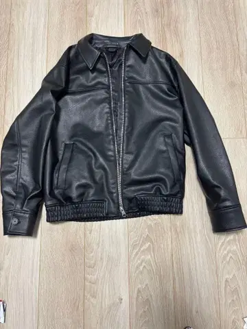 ZARA 블랙 인조 가죽 숏 자켓