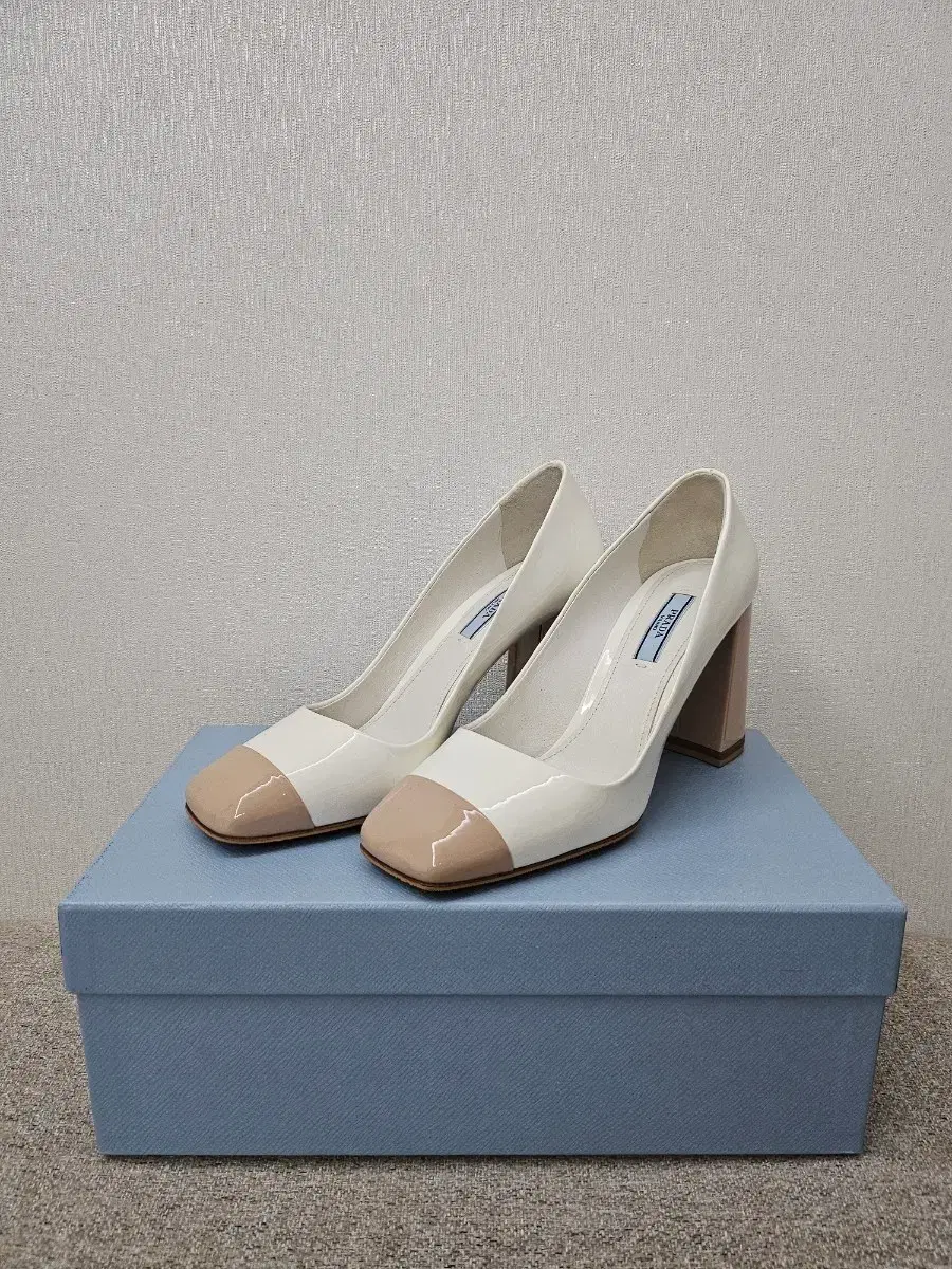 White peep-toe heels for selfies7cm/240 #웨딩촬영,#셀프웨딩,#웨딩슈즈 on Bunjang Global  Site., image size:900x1200