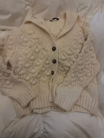 ZARA. 아이보리 케이블 니트 스웨터