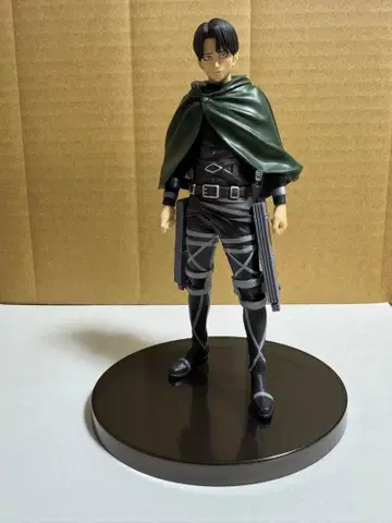 리바이 피규어 입체 기동 장비 포함