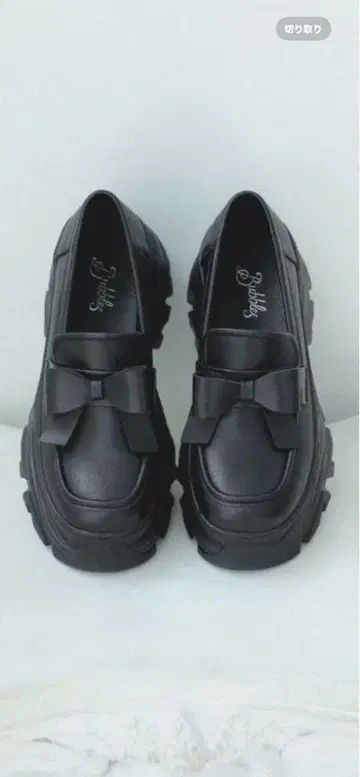 BUBBLES 버블 리본 포함 통굽 로퍼 24.5cm 39 사이즈