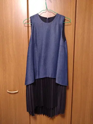 muller of yoshiokubo 원피스 슬리브리스 네이비 x 블랙