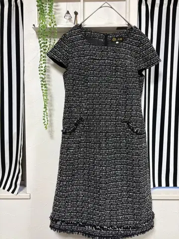 트위드 반팔 무릎 기장 원피스 블랙 화이트