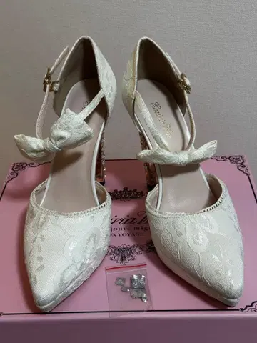 EmiriaWiz 화이트 레이스 리본 포함 하이힐