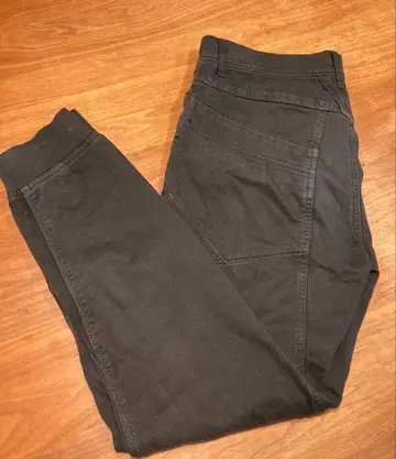 마리떼 프랑소와 저버 블랙 맨투맨 소재 청바지