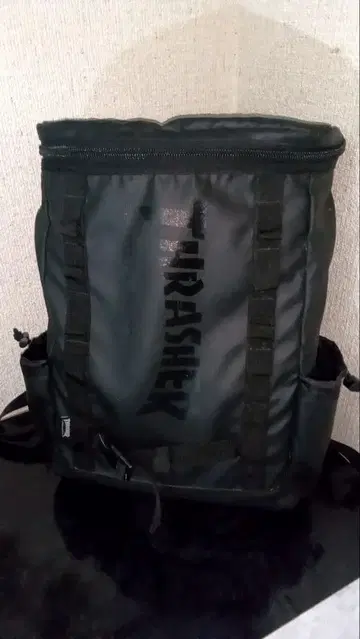 THRASHER 휴즈박스 백팩