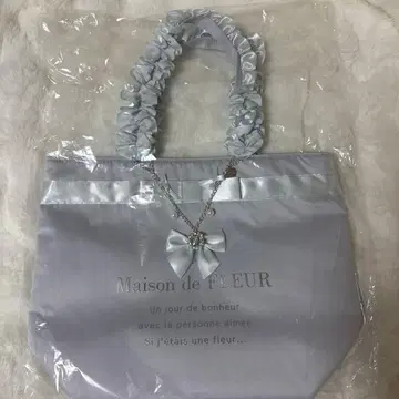 메종 드 플뢰르 브랜드 로고 프릴 핸들 토트 M 백 참 세트