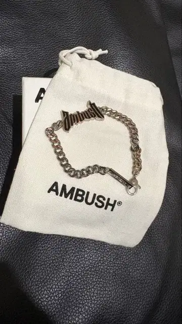 AMBUSH 로고 체인 팔찌