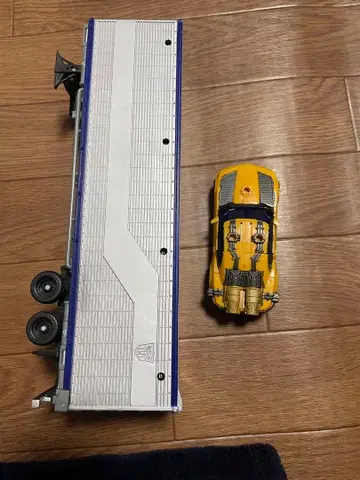 다크 사이드 문 옵티머스 프라임의 트레일러 & 범블비