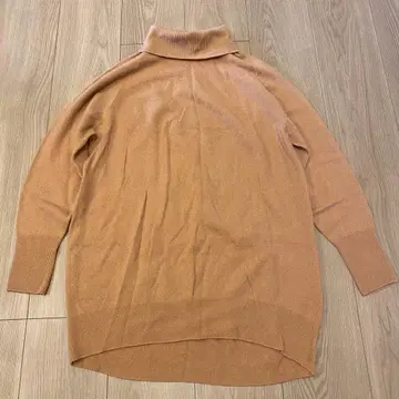 유니클로 100% 캐시미어 터틀넥 니트 튜닉