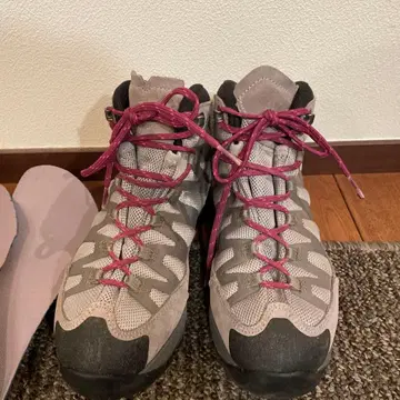 새상품급 montbell 등산화 그레이 여성용 24cm