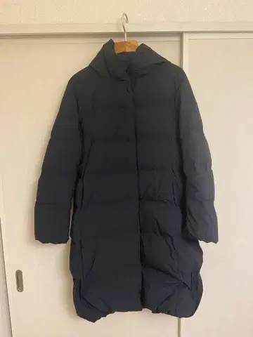 유니클로 심리스 다운 롱 코트