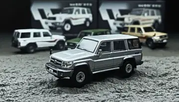 1994년 모델의 도요타 LC76 1/64 스케일 합금 미니카 TLV