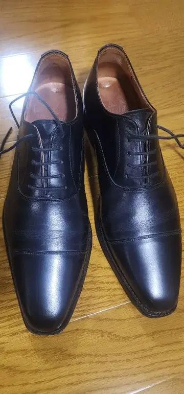 스코치 그레인 가죽 신발