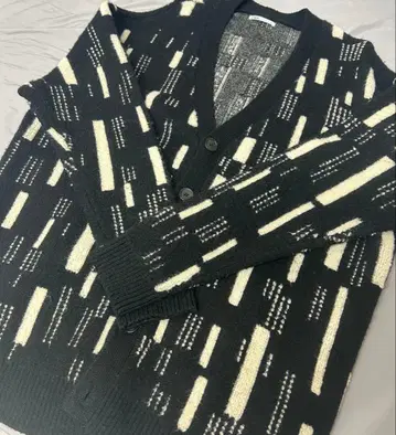 ZARA 가디건 화이트 블랙 올 패턴