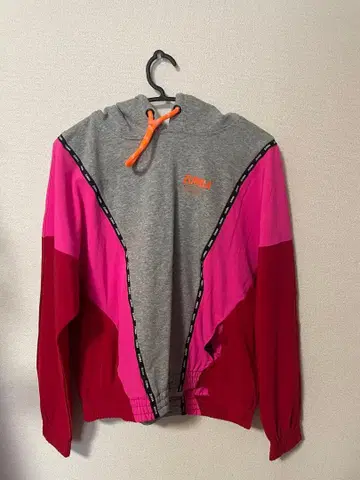 ZUMBA 후드 부착 후드티 XS