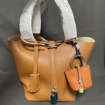 1 실버 버클 큐브 레더 핸드백 브라운