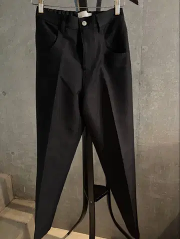 Neon sign 스트레이트 트라우저 42