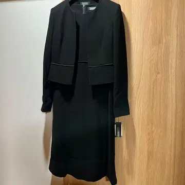 IMGN 새상품 블랙 원피스 수트 사이즈 07