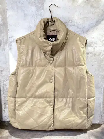 ZARA 베이지 다운 베스트