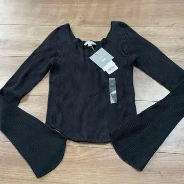 유니클로 마메쿠로구치 3D 리브 스퀘어 넥 스웨터