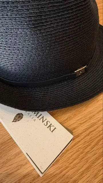 택 포함 미사용 새상품 헬렌 카민스키 밀짚모자 블랙