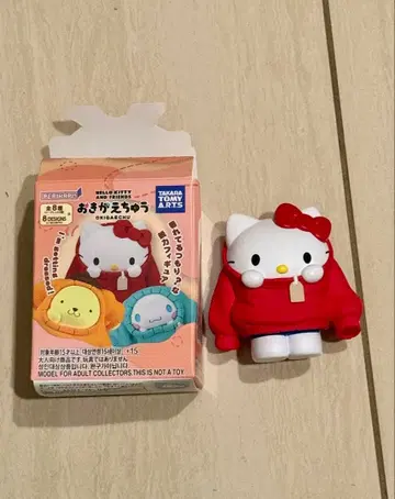 산리오 옷 갈아입는 중 피규어 헬로키티