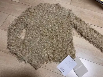 leinwande Pleats Shaggy Top